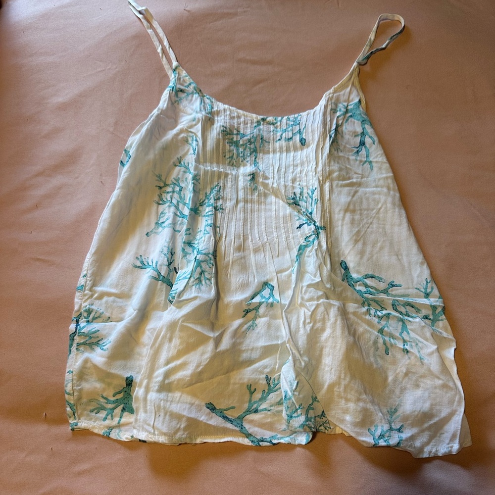 Flowy tank